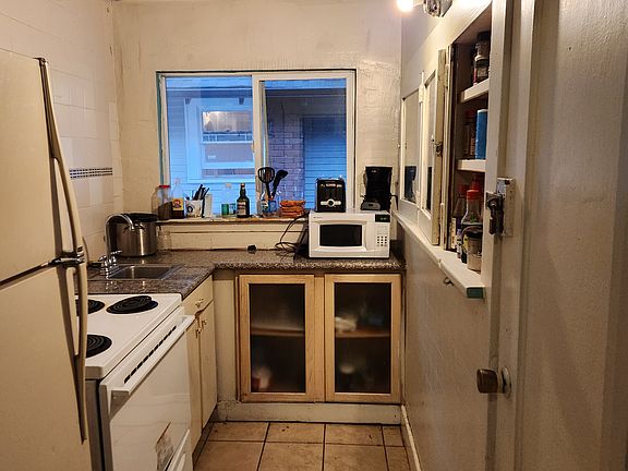 5th image of 4742 16th Ave NE #202