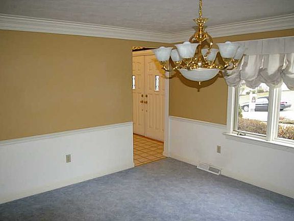 4th image of 5863 Wallace Ave