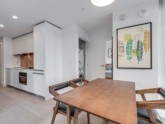 5th image of 1480 Howe St #1102