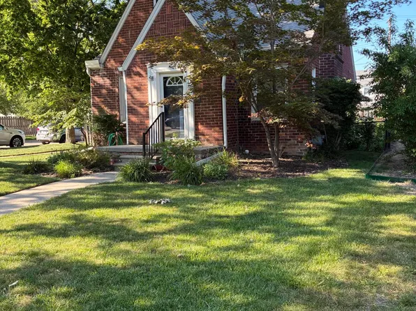 1846 Stanhope St, Grosse Pointe Woods, MI 48236