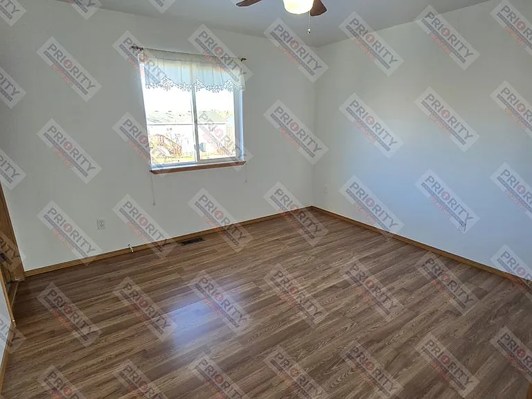 831 Sutherland Cove Ln — Photo 9