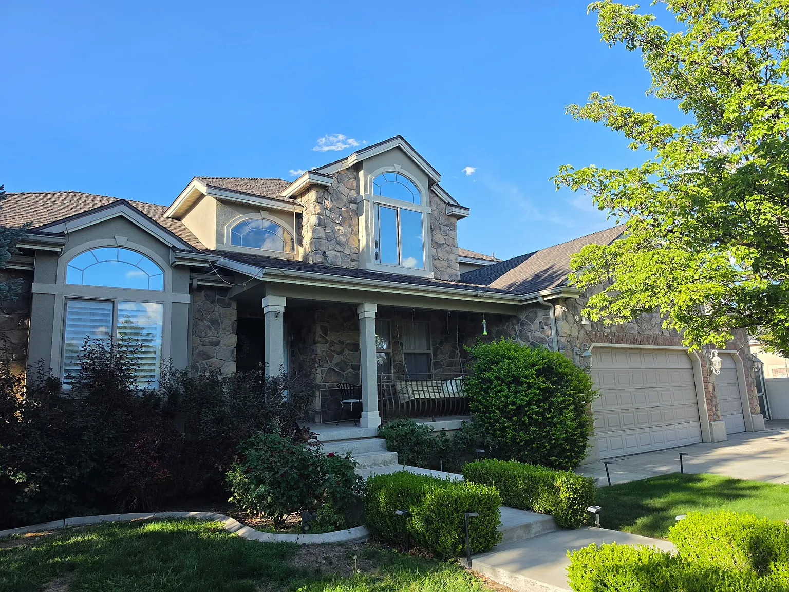 5 bed, 3900 sqft, $3,995 — Photo 1