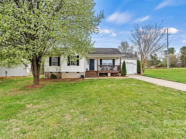 301 N 4th Ave, Maiden, NC 28650