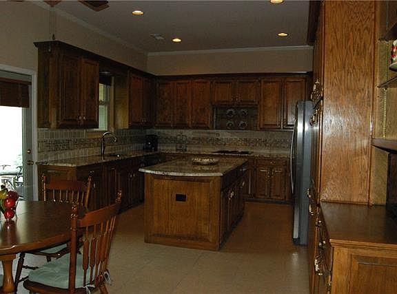 4th image of 3301 Gary Dr