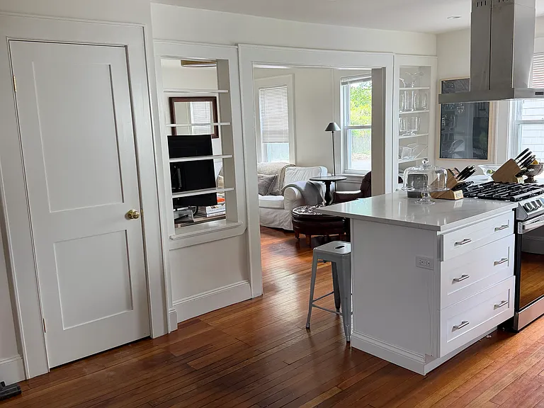 144 Bungalow Ave — Photo 7