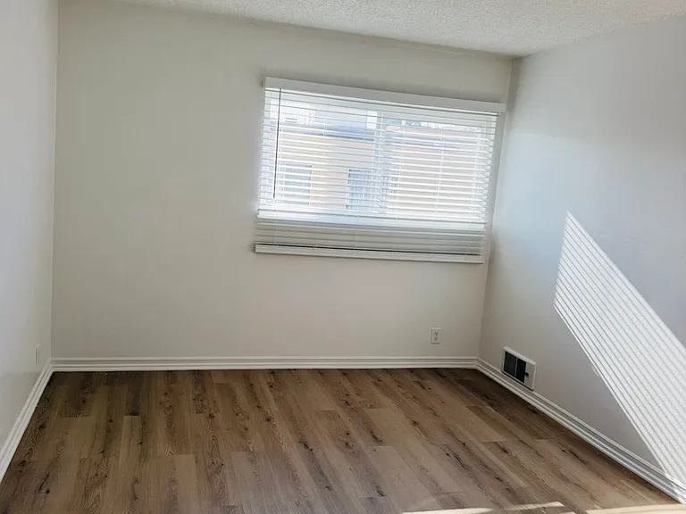 18366 Collins St #6 — Photo 5