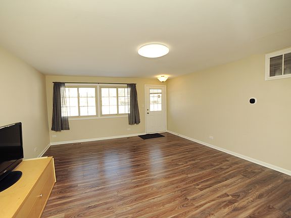 3rd image of 901 Williams Ct