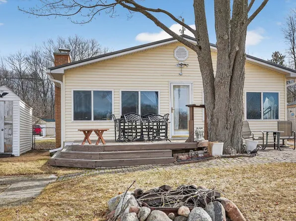 2695 Lakeshore Dr, Gladwin, MI 48624