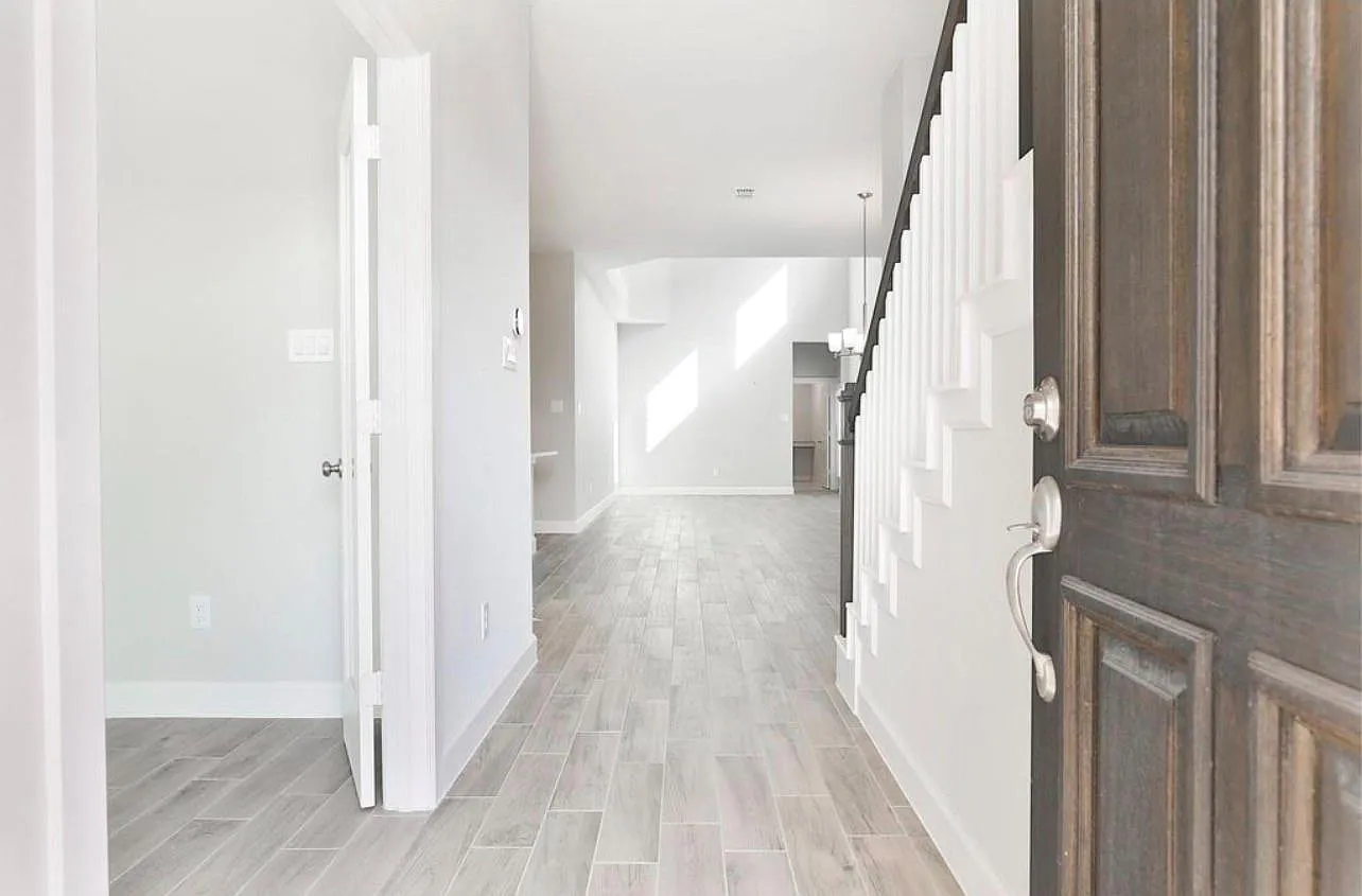 3 bed, 2.5 bath, 2553 sqft, $3,500 — Photo 3