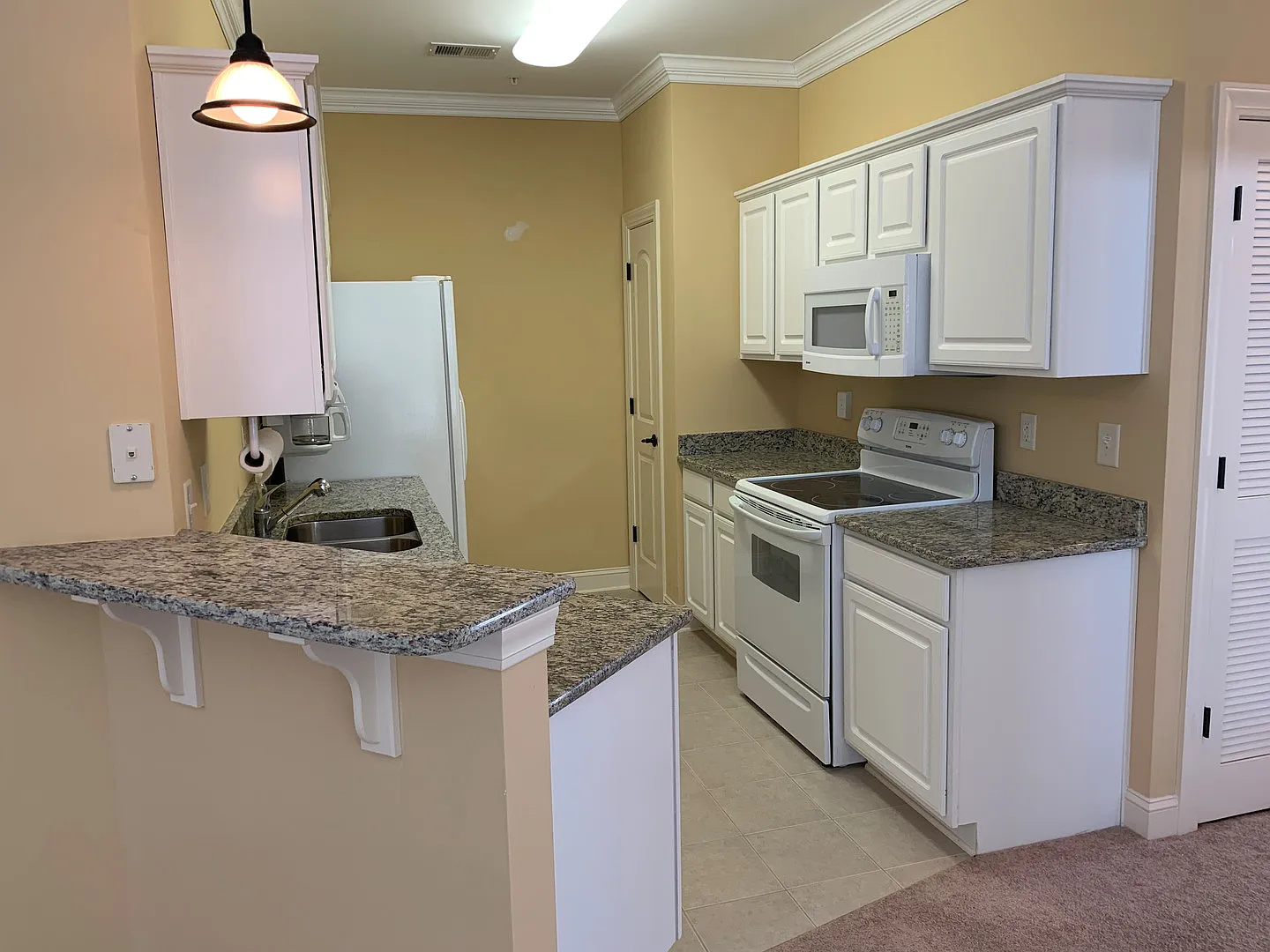 Spacious 3 Bedroom, 2 Bath Condo at The Village at Queens Harbour in Surfside Area! Available NOW! — Photo 4