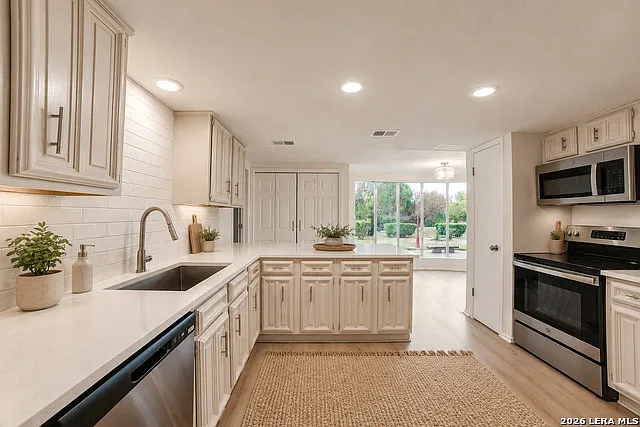 3418 Wimbledon Dr — Photo 23