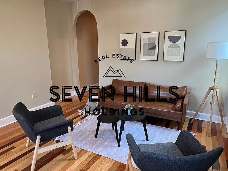 1114 W Clay St — Photo 3