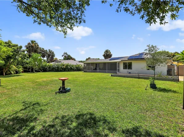 2096 Lochmoor Cir, North Fort Myers, FL 33903