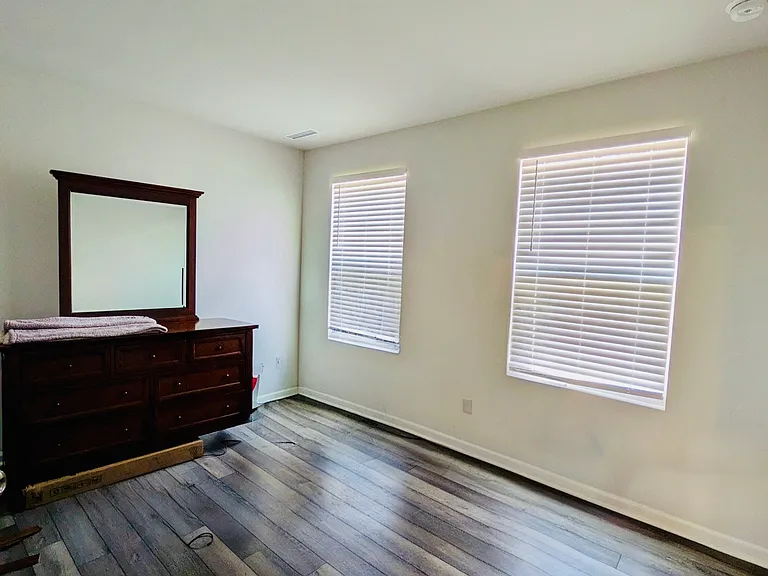 401 Deercroft Dr — Photo 2