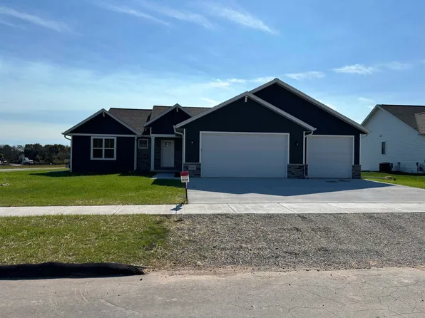 W5807 Edgewood Dr, Menasha, WI 54952