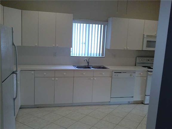5th image of 7614 NW 99th Ter