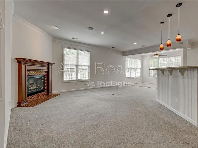 1033 Pinehurst Dr — Photo 25