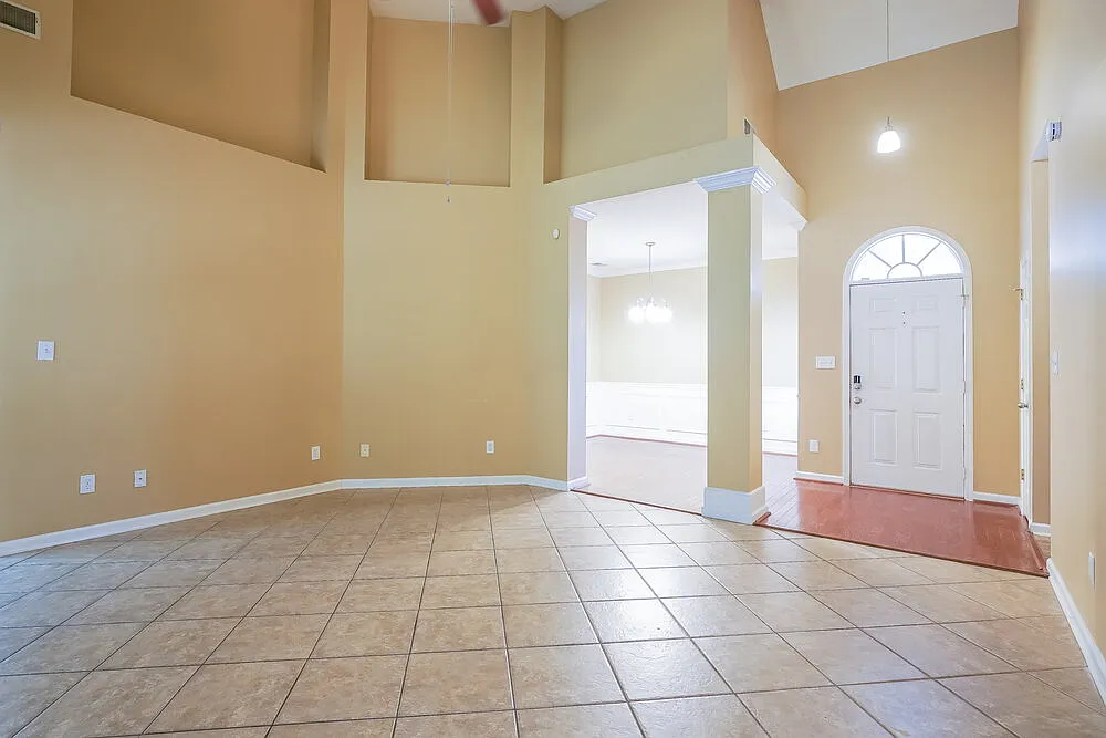 3 bed, 2.0 bath, 1594 sqft, $1,945 — Photo 4