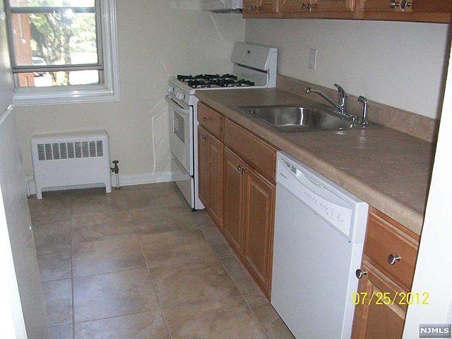 2nd image of 2330 Linwood Ave #2B-302B