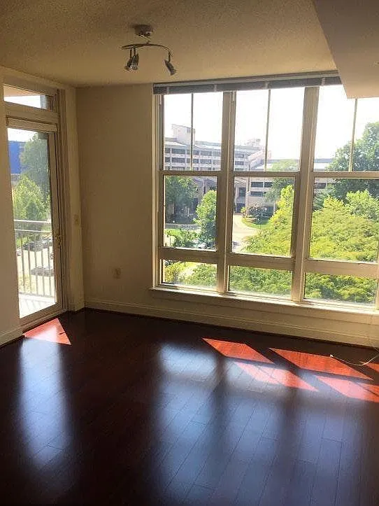 1 bed, 660 sqft, $1,900 — Photo 3
