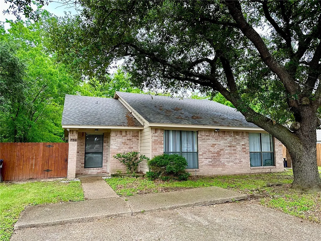 2 bed, 985 sqft, $1,200 — Photo 1
