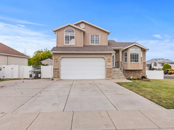 4121 Westlake Dr, Roy, UT 84067
