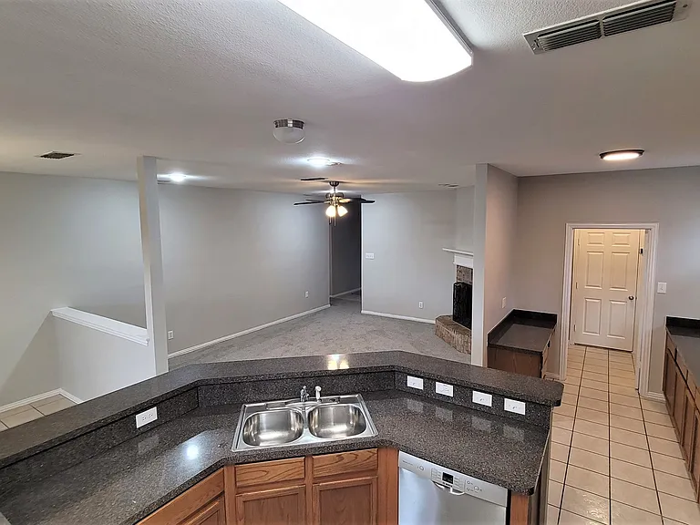 3408 Columbus St — Photo 5
