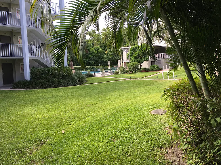 501 SW 11th Pl #106 — Photo 40