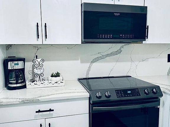 2nd image of 34 Paxford Ln