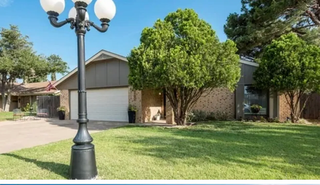 4 bed, 2706 sqft, $2,800 — Photo 2