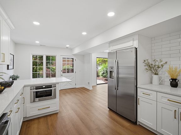 2nd image of 1490 Avignon Ct