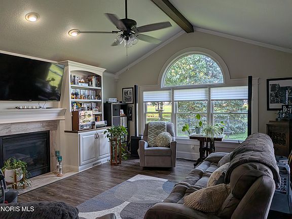 3rd image of 1302 Pinehurst Dr