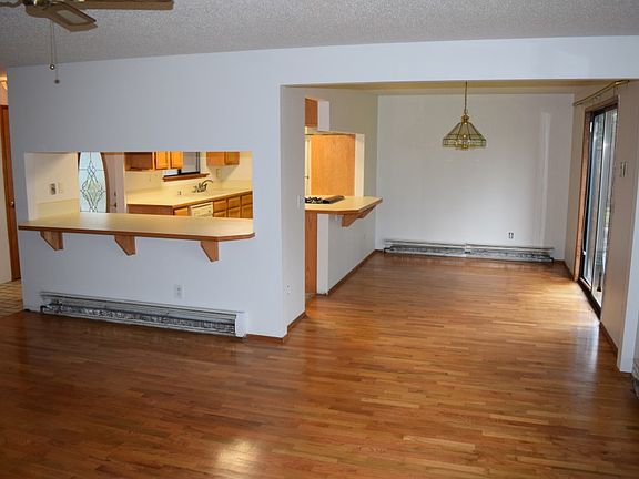3rd image of 4060 Lloyd St SE