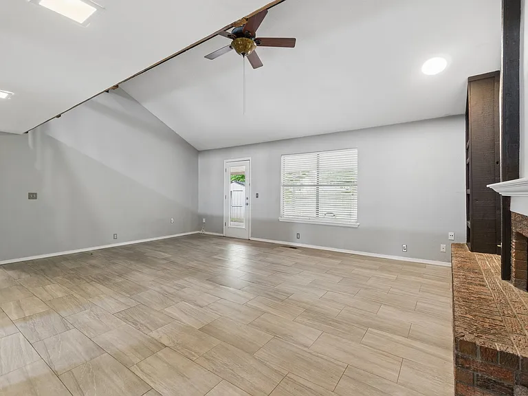 1308 Kelly Park Rd — Photo 10
