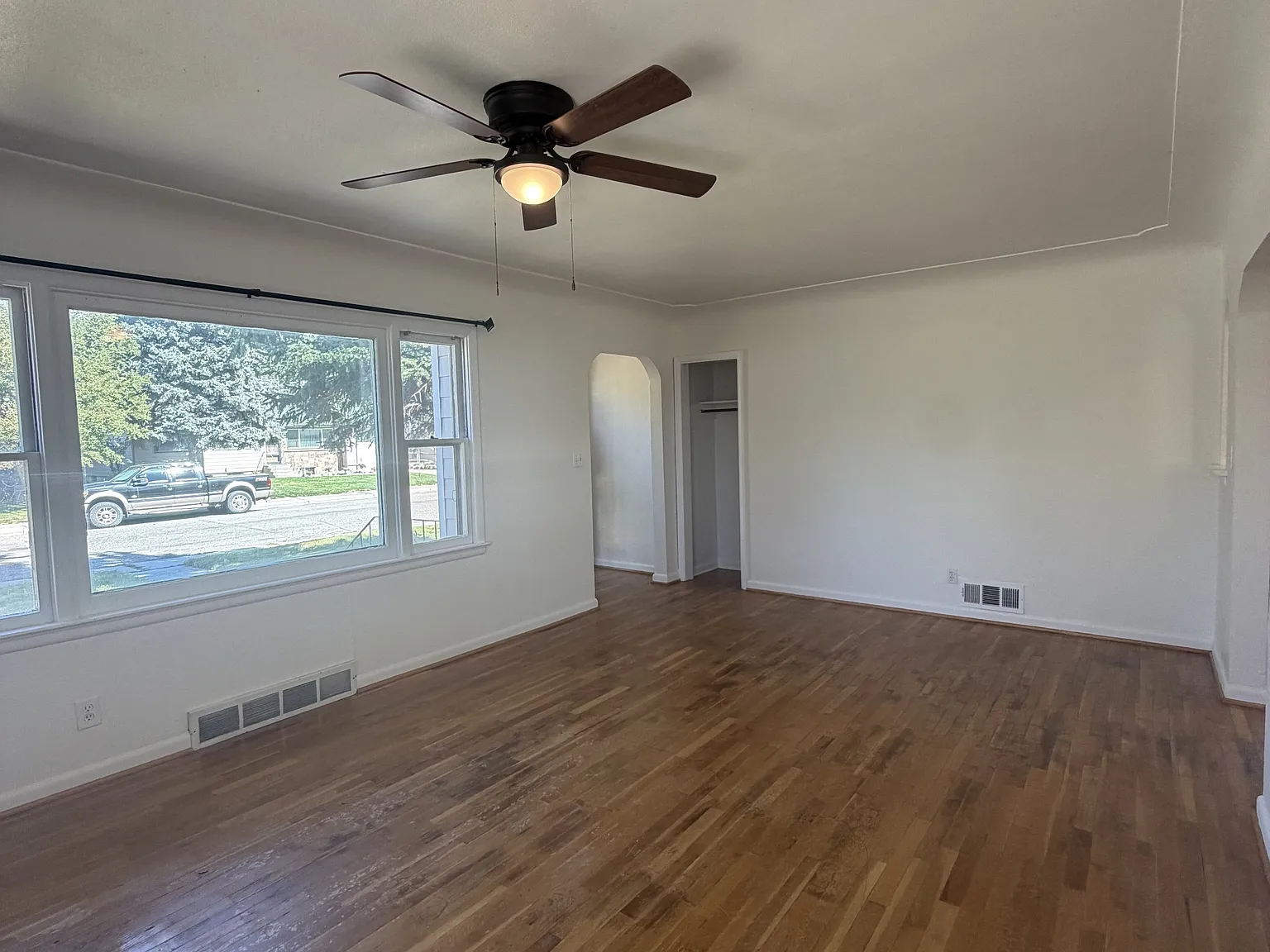 2032 Avenue B - 1 — Photo 4