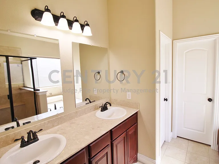 505 Clemson Ln — Photo 14