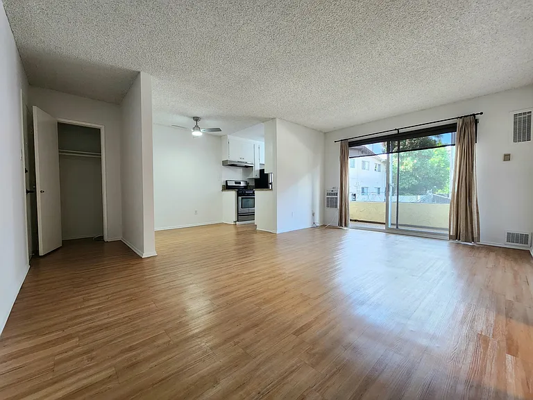 12340 Rochester Ave — Photo 33