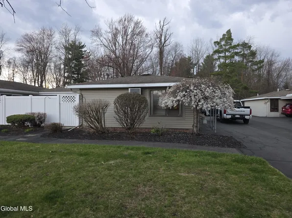 13 Donna Lynn Drive, East Greenbush, NY 12061