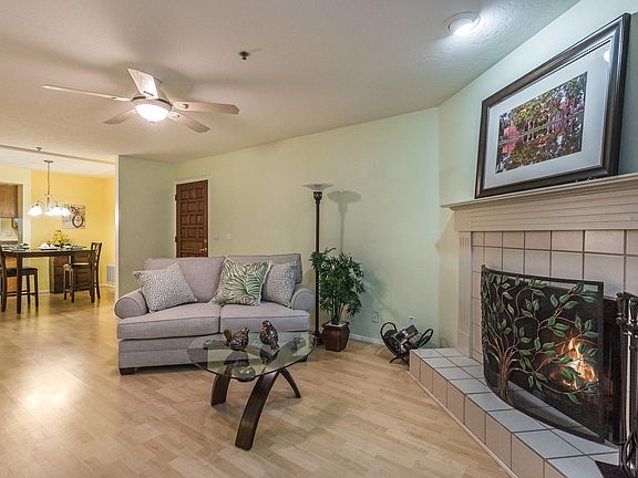 4th image of 3031 N Civic Center Plz Unit 251