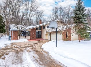 5642 Dorothy Dr, North Olmsted, OH 44070