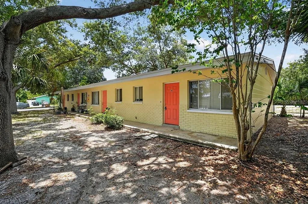 1 bed, 1.0 bath, 2759 sqft, $1,695 — Photo 1