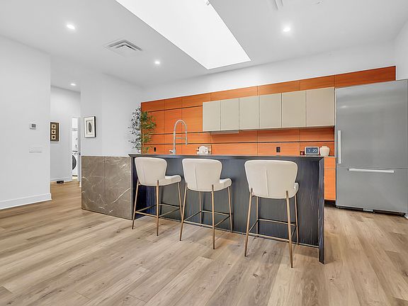 2nd image of 10 Franklin St #201