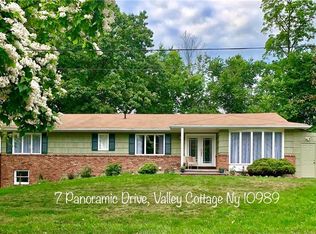 7 Panoramic Dr, Valley Cottage, NY 10989