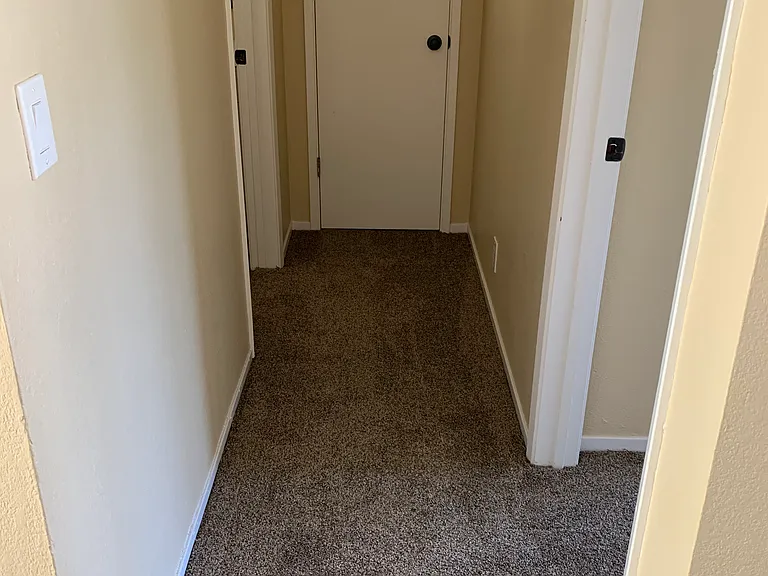 The Gables Apartments — Photo 25