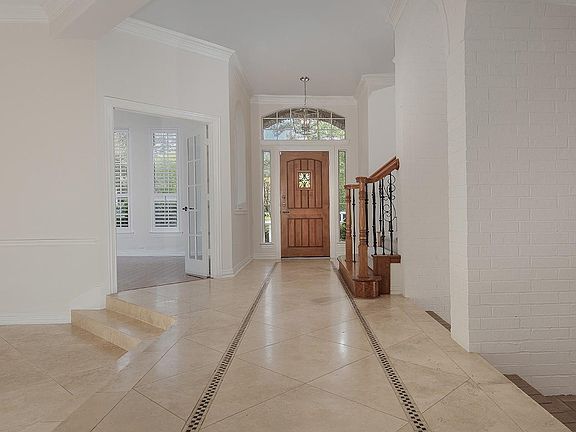 5th image of 11 N Lansdowne Cir