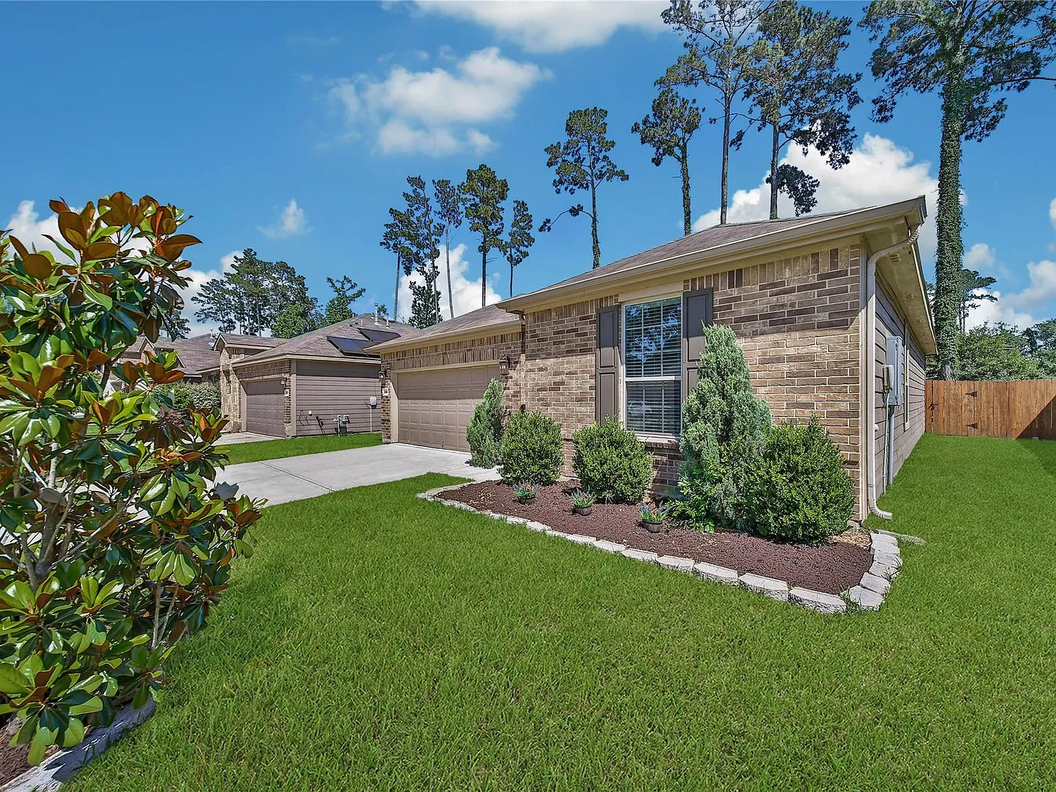 3 bed, 2.0 bath, 1415 sqft, $1,850 — Photo 2