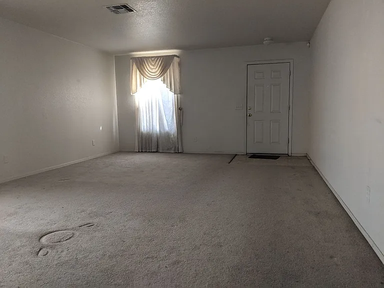 6292 S Avenue De La Chandelle — Photo 4
