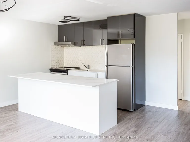 371 Lakeshore Rd W #205 — Photo 6