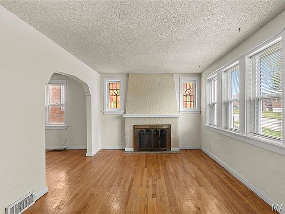 5th image of 5941 Park Ln