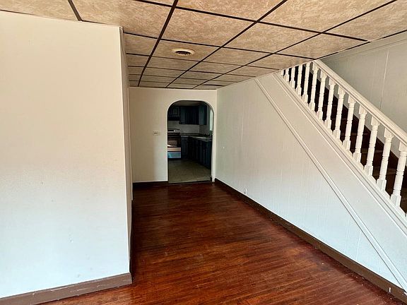 5th image of 613 N Centre St